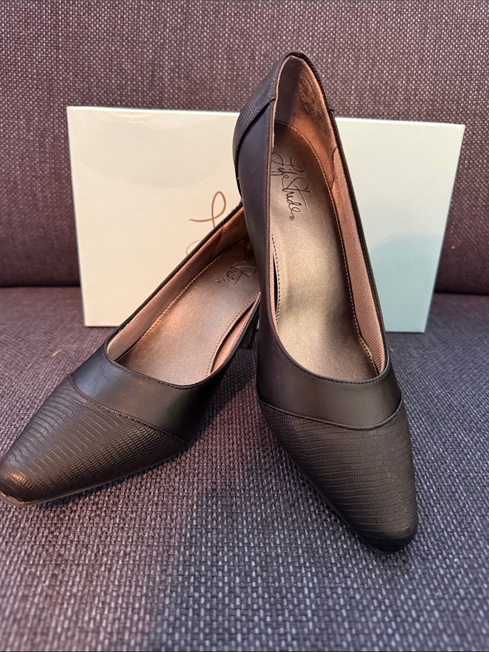 Life Stride Black Pointed-Toe Textured Heels - Picture 1 of 6